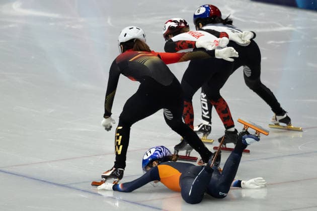 February 20, 2026, Milano, Lombardy, Italy: Michelle Velzeboer (11) of the Netherlands crashes in the Short Track Speed skating, Eisschnelllauf Women 1500m quarterfinals during the 2026 Winter Olympics at the Milano Ice Skating Arena on Friday in Milano. Milano Italy - ZUMAj89_ 20260220_oly_j89_002 Copyright: xPaulxKitagakixJr.x