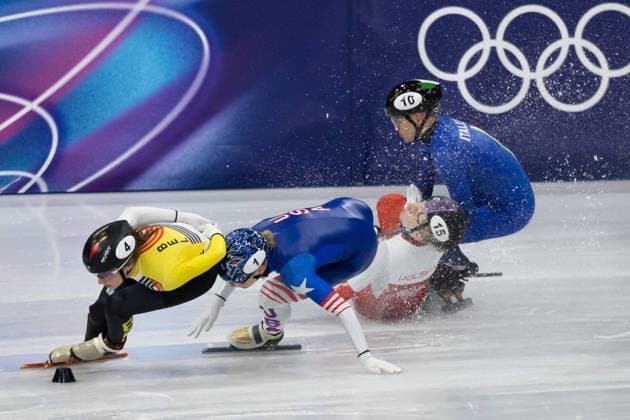 February 20, 2026, Milano, Lombardy, Italy: Kristen Santos-Griswold (1) of the United States, Kamila Sellier (15) of Poland and Arianna Fontana (10) of Italy crash in the Short Track Speed skating, Eisschnelllauf Women 1500m quarterfinals during the 2026 Winter Olympics at the Milano Ice Skating Arena on Friday in Milano. Milano Italy - ZUMAj89_ 20260220_oly_j89_005 Copyright: xPaulxKitagakixJr.x