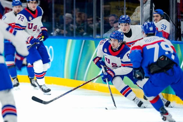OLYMPICS - Winter Olympic Games, Olympische Spiele, Olympia, OS Milano Cortina 2026 MILAN,ITALY,20.FEB.26 - OLYMPICS, Ice hockey, Eishockey - Winter Olympic Games Milano Cortina 2026, semifinal, USA vs Slovakia, men. Image shows Jack Hughes (USA) and Dalibor Dvorsky (SVK).  GEPAxpictures xMatthiasxTrinkl