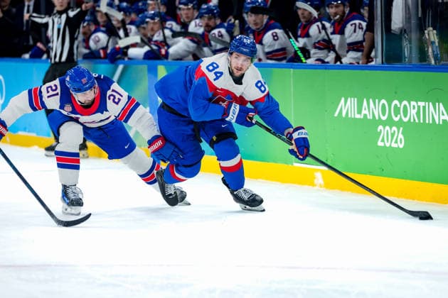 OLYMPICS - Winter Olympic Games, Olympische Spiele, Olympia, OS Milano Cortina 2026 MILAN,ITALY,20.FEB.26 - OLYMPICS, Ice hockey, Eishockey - Winter Olympic Games Milano Cortina 2026, semifinal, USA vs Slovakia, men. Image shows Dylan Larkin (USA) and Pavol Regenda (SVK).  GEPAxpictures xMatthiasxTrinkl