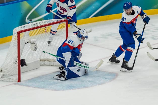 February 20, 2026, Milan, Lombardy, Italy: Samuel Hlavaj 31 of Team Slovakia plays against Team USA in the Mens Team USA Vs Team Slovakia Play-offs Semifinals game at the Milano Santagiulia Ice hockey, Eishockey Arena in MILAN, Italy during the 2026 Milano Cortina Winter Olympics. Milan Italy - ZUMAa161 20260220_oly_a161_061 Copyright: xWalterxG.xArcex