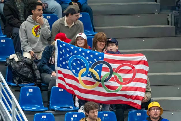 February 20, 2026, Milan, Lombardy, Italy: Fans cheer on their team as Team USA and Team Slovakia play their Team USA Vs Team Slovakia Play-offs Semifinals match at the Milano Santagiulia Ice hockey, Eishockey Arena in MILAN, Italy for the 2026 Milano Cortina Winter Olympics. Milan Italy - ZUMAa161 20260220_oly_a161_064 Copyright: xWalterxG.xArcex