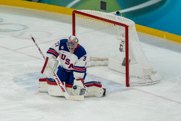 February 20, 2026, Milan, Lombardy, Italy: Connor Hellebuyck 37 of Team United States plays against Team Slovakia in the Mens Team USA Vs Team Slovakia Play-offs Semifinals game at the Milano Santagiulia Ice hockey, Eishockey Arena in MILAN, Italy during the 2026 Milano Cortina Winter Olympics. Milan Italy - ZUMAa161 20260220_oly_a161_065 Copyright: xWalterxG.xArcex