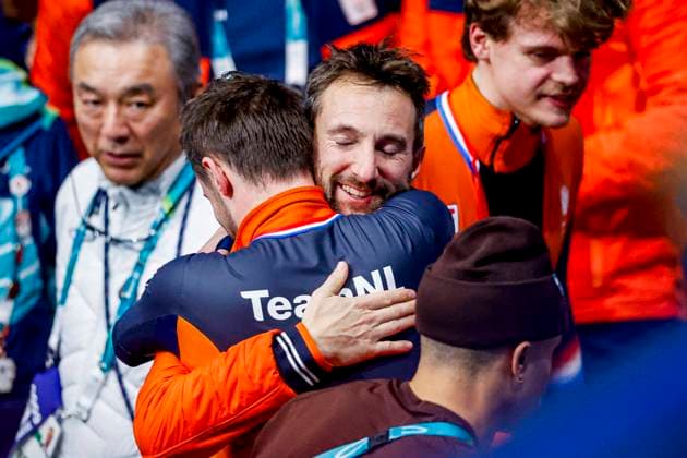 winner team of the Netherlands, national coach Niels Kerstholt of TeamNL celebrates with Itzhak de Laat of the Netherlands after Men s 5000m Relay Finals, Milano Cortina 2026 Winter Olympics: Day 14, Short Track Speed skating, Eisschnelllauf - Milano Cortina 2026 Winter Olympics: Day 14, Milano Speed Skating Stadium, February 20, 2026, Milan, Italy.