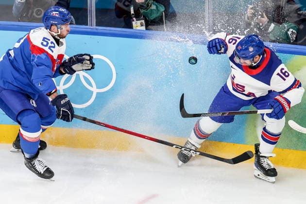 ITALY, MILAN - FEBRUARY 20, 2026: Slovakia s Martin Marincin (L) and United States Vincent Trocheck in their men™s Ice hockey, Eishockey play-off semifinal match at the Milano Santagiulia Ice Hockey Arena, as part of the 2026 Winter Olympic Games, Olympische Spiele, Olympia, OS 2026 Winter Olympics: Men s Semi-Final Ice Hockey Match, USA - Slovakia  - ZUMAt113 20260220_zaa_t113_330 Copyright: xPeterxKovalevx