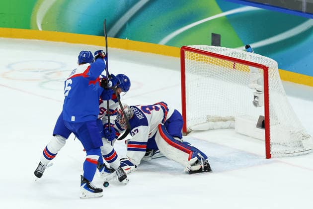February 20, 2026, Milan, Lombardy, Italy: LUKAS CINGEL 6 of Slovakia is denied an attempt to shoot on goal during the Semifinal game between Team United States (USA) and Team Slovakia (SVK) at the Milano Cortina 2026 Olympic Games, Olympische Spiele, Olympia, OS Olympics 2026: Milano Cortina: Ice hockey, Eishockey Men s Semifinal: USA:SVK  - ZUMAc179 20260220_oly_c179_141 Copyright: xMickaelxChavetx