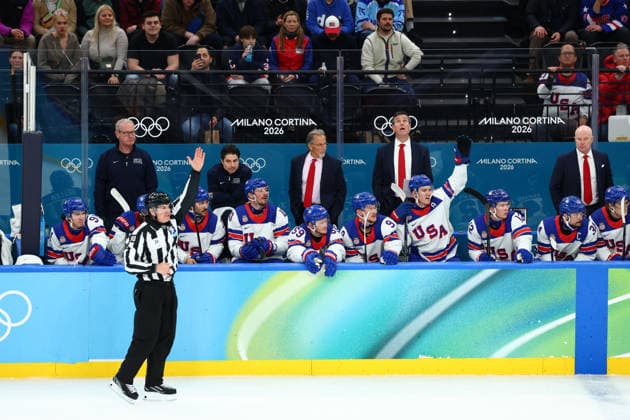 February 20, 2026, Milan, Lombardy, Italy: TEAM USA PLAYERS and headcoach MIKE SULLIVAN react during the Semifinal game between Team United States (USA) and Team Slovakia (SVK) at the Milano Cortina 2026 Olympic Games, Olympische Spiele, Olympia, OS Olympics 2026: Milano Cortina: Ice hockey, Eishockey Men s Semifinal: USA:SVK  - ZUMAc179 20260220_oly_c179_142 Copyright: xMickaelxChavetx