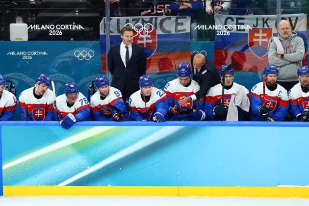 February 20, 2026, Milan, Lombardy, Italy: TEAM SLOVAKIA PLAYERS and headcoach VLADIMIR ORSZAGH during the Semifinal game between Team United States (USA) and Team Slovakia (SVK) at the Milano Cortina 2026 Olympic Games, Olympische Spiele, Olympia, OS Olympics 2026: Milano Cortina: Ice hockey, Eishockey Men s Semifinal: USA:SVK  - ZUMAc179 20260220_oly_c179_143 Copyright: xMickaelxChavetx