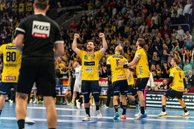 20.02.2026, xdaymx, Handball Daikin HBL, Rhein Neckar Loewen - TBV Lemgo Lippe Dani Baijens feiert den Sieg ausgelassen mit der Mannschaft (DFL DFB REGULATIONS PROHIBIT ANY USE OF PHOTOGRAPHS as IMAGE SEQUENCES and or QUASI-VIDEO) Mannheim