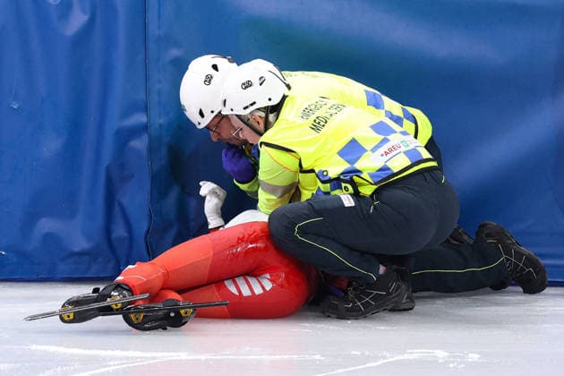 Winter Olympics - Kamila Sellier-Stormowska Violent Crash At Short Track Speed skating, Eisschnelllauf Women s 1500m Kamila Sellier-Stormowska of Poland crashes and gets an eye injury during the Short Track Speed Skating Women s 1500m Quarterfinals on day fourteen of the Milano Cortina 2026 Winter Olympics at Milano Speed Skating Stadium on February 20, 2026 in Milan, Italy. Photo by Alexis Jumeau ABACAPRESS.COM Milan Italy  Copyright: xJumeauxAlexis ABACAx