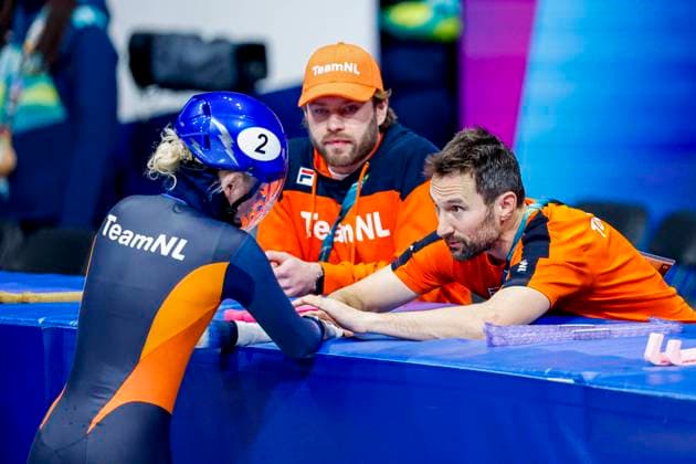 national coach Niels Kerstholt of TeamNL talks with Xandra Velzeboer of the Netherlands after Women s 1500m Finals, Milano Cortina 2026 Winter Olympics: Day 14, Short Track Speed skating, Eisschnelllauf - Milano Cortina 2026 Winter Olympics: Day 14, Milano Speed Skating Stadium, February 20, 2026, Milan, Italy.