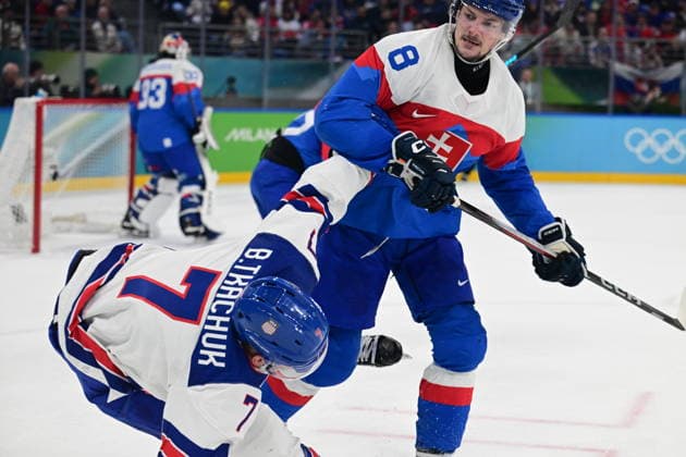 XXV Winter Olympic Games, Olympische Spiele, Olympia, OS in Milan, Italy, on February 20, 2026. Men s Ice hockey, Eishockey semifinal, USA vs Slovakia. From left Brady Tkachuk of USA and Oliver Okuliar of Slovakia. (CTKxPhoto MichalxKamaryt) CTKPhotoP2026022011256  CTKPhotoP2026022011256