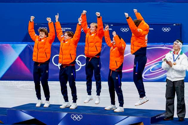 winners Jens van t Wout of the Netherlands and Teun Boer of the Netherlands and Itzhak de Laat of the Netherlands and Friso Emons of the Netherlands and Melle van t Wout of the Netherlands celebrates during the medal ceremony after Men s 5000m Relay Finals, Milano Cortina 2026 Winter Olympics: Day 14, Short Track Speed skating, Eisschnelllauf - Milano Cortina 2026 Winter Olympics: Day 14, Milano Speed Skating Stadium, February 20, 2026, Milan, Italy.