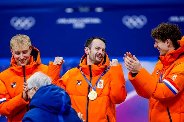 winners team of the Netherlands, Friso Emons of the Netherlands and Itzhak de Laat of the Netherlands and Teun Boer of the Netherlands smiling during the medal ceremony after Men s 5000m Relay Finals, Milano Cortina 2026 Winter Olympics: Day 14, Short Track Speed skating, Eisschnelllauf - Milano Cortina 2026 Winter Olympics: Day 14, Milano Speed Skating Stadium, February 20, 2026, Milan, Italy.