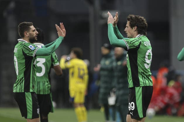 Domenico Berardi of US Sassuolo and Andrea Pinamonti of US Sassuolo celebrates during US Sassuolo vs Hellas Verona, 26Â° Serie A Enilive 2025-26 game at Mapei stadium - Citta del Tricolore in Reggio nell Emilia (RE), Italy, on February 20, 2026.  Copyright: xDavidexCasentini IPAxSportx xipa-agency.netx xx IPA_71794761 IPA_Agency_IPA71794761