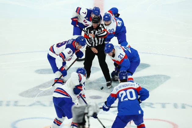 February 20, 2026, Milan, Lombardy, Italy: Face-off in the Semifinal game between Team United States (USA) and Team Slovakia (SVK) at the Milano Cortina 2026 Olympic Games, Olympische Spiele, Olympia, OS Olympics 2026: Milano Cortina: Ice hockey, Eishockey Men s Semifinal: USA:SVK  - ZUMAc179 20260220_oly_c179_172 Copyright: xMickaelxChavetx