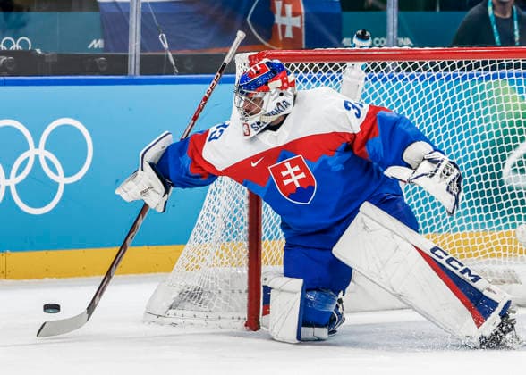 Slovakia s Stanislav Skorvanek (33) deflects a shot in the third period of the Men s Hockey Play-off Semifinal game between Slovakia and the USA at the Milano Santagiulia Ice hockey, Eishockey Arena in Milan, Italy, on Friday, February 20, 2026.  OLY20260220332 AARONxJOSEFCZYK