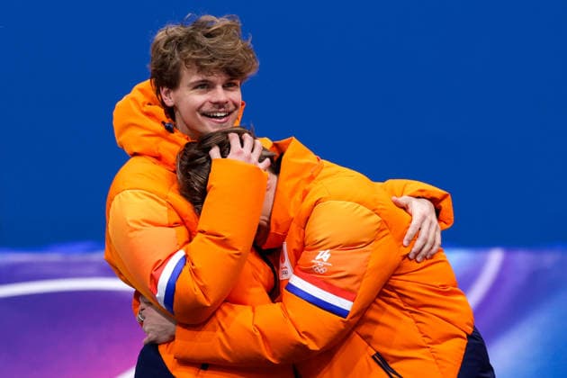 2026-02-20 Short Track Speed skating, Eisschnelllauf - Milano Cortina 2026 Winter Olympics - Day 14 MILAN, ITALY - FEBRUARY 20: Melle van t Wout of the Netherlands interacts with Jens van t Wout of the Netherlands during the podium ceremony after competing in the Men s 5000m Relay during Day 14 of Short Track Speed Skating - Milano Cortina 2026 Winter Olympics at Milano Ice Skating Arena on February 20, 2026 in Milan, Italy. (Photo by Joris Verwijst BSR Agency) Milan Italy Content not available for redistribution in The Netherlands directly or indirectly through any third parties. Copyright: xBSRxAgencyx