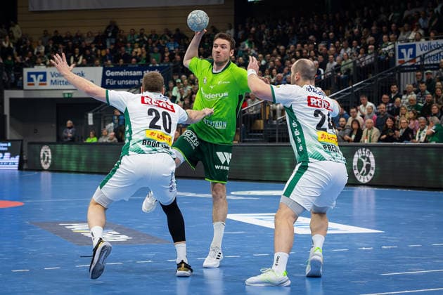 20.02.2026, xovx, Handball Daikin Handball Bundesliga, HSG Wetzlar - SC DHfK Leipzig v.l. William Bogojevic (SC DHfK Leipzig), Dominik Mappes (HSG Wetzlar), Moritz Preuss (SC DHfK Leipzig) Wetzlar Buderus-Arena Hessen Deutschland (DE)