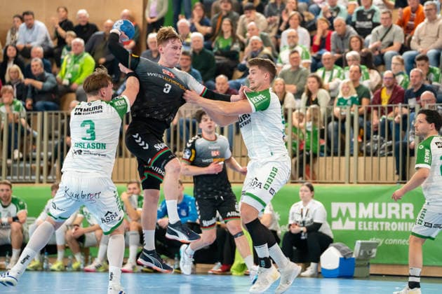 Handball I Herren I Saison 2025-2026 I 2. Bundesliga I 20. Spieltag I HC Oppenweiler Backnang - TUSEM Essen I 20.02.2026 Felix Mart (3, TUSEM Essen) im Wurf, verteidigt von Tjörvi Tyr Gislason (3, HC Oppenweiler Backnang) und Nick Fröhlich (10, HC Oppenweiler Backnang) Backnang Murrtal Arena Baden-Württemberg Deutschland Copyright: xLobeca MaxxPetershansx