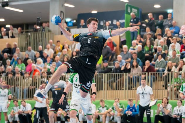 Handball I Herren I Saison 2025-2026 I 2. Bundesliga I 20. Spieltag I HC Oppenweiler Backnang - TUSEM Essen I 20.02.2026 Valentin Willner (5, TUSEM Essen) im Wurf Backnang Murrtal Arena Baden-Württemberg Deutschland Copyright: xLobeca MaxxPetershansx
