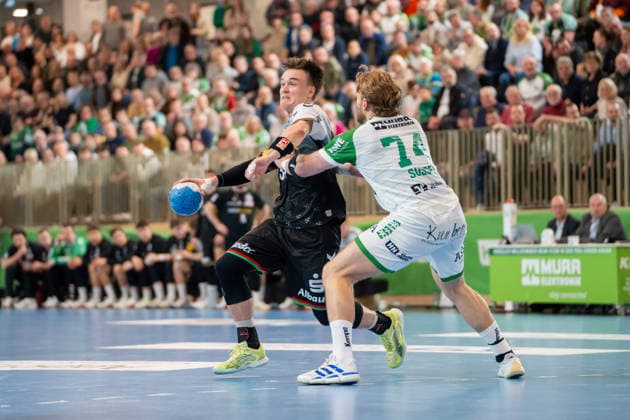 Handball I Herren I Saison 2025-2026 I 2. Bundesliga I 20. Spieltag I HC Oppenweiler Backnang - TUSEM Essen I 20.02.2026 Max Neuhaus (37, TUSEM Essen) mit Ball verteidigt von Lukas Süsser (74, HC Oppenweiler Backnang) Backnang Murrtal Arena Baden-Württemberg Deutschland Copyright: xLobeca MaxxPetershansx