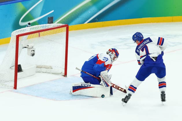 February 20, 2026, Milan, Lombardy, Italy: BRADY TKACHUK 7 of USA scores his side s sixth goal in the Semifinal game between Team United States (USA) and Team Slovakia (SVK) at the Milano Cortina 2026 Olympic Games, Olympische Spiele, Olympia, OS Olympics 2026: Milano Cortina: Ice hockey, Eishockey Men s Semifinal: USA:SVK  - ZUMAc179 20260220_oly_c179_193 Copyright: xMickaelxChavetx