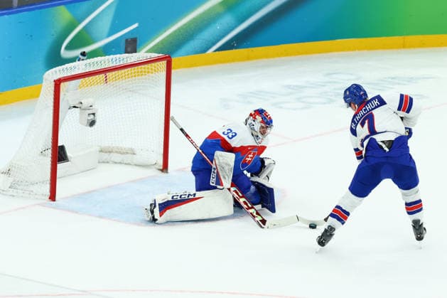 February 20, 2026, Milan, Lombardy, Italy: BRADY TKACHUK 7 of USA scores his side s sixth goal in the Semifinal game between Team United States (USA) and Team Slovakia (SVK) at the Milano Cortina 2026 Olympic Games, Olympische Spiele, Olympia, OS Olympics 2026: Milano Cortina: Ice hockey, Eishockey Men s Semifinal: USA:SVK  - ZUMAc179 20260220_oly_c179_194 Copyright: xMickaelxChavetx