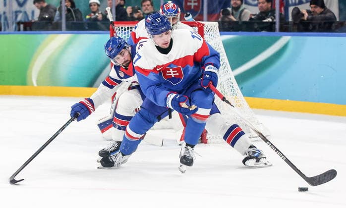 ITALY, MILAN - FEBRUARY 20, 2026: United States Dylan Larkin and Slovakia s Simon Nemec (L-R) are in action in their men™s Ice hockey, Eishockey play-off semifinal match at the Milano Santagiulia Ice Hockey Arena, as part of the 2026 Winter Olympic Games, Olympische Spiele, Olympia, OS 2026 Winter Olympics: Men s Semi-Final Ice Hockey Match, USA - Slovakia  - ZUMAt113 20260220_zaa_t113_353 Copyright: xPeterxKovalevx