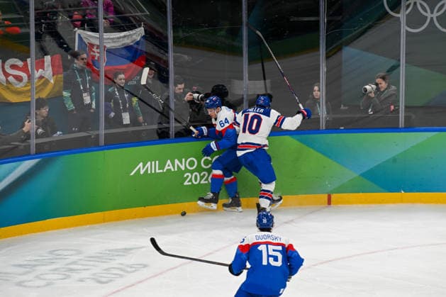 February 20, 2026, Milano, Lombardia, Italy: Patrik Koch (SVK), JT Miller (USA) during the Winter Olympic Games, Olympische Spiele, Olympia, OS Milano Cortina 2026, at the Milano Santagiulia IHO Arena, on February 20, 2026 in Milano, Italy Olympics 2026: Milano Cortina: Ice hockey, Eishockey Men s  - ZUMAm345 20260220_oly_m345_076 Copyright: xFedericoxManonix