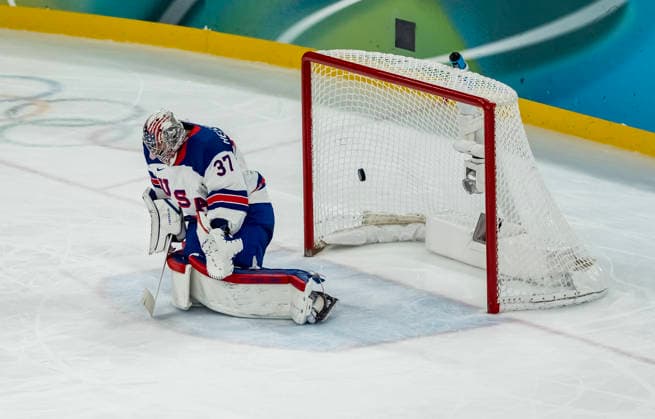 February 20, 2026, Milan, Lombardy, Italy: Connor Hellebuyck 37 of Team United States lets the puck by as Pavol Regenda 84 of Team Slovakia scores a goal against Team USA in the Mens Team USA Vs Team Slovakia Play-offs Semifinals game at the Milano Santagiulia Ice hockey, Eishockey Arena in MILAN, Italy during the 2026 Milano Cortina Winter Olympics. Olympics 2026: Milano Cortina: Ice Hockey Mens: Pavol Regenda  - ZUMAa161 20260220_oly_a161_079 Copyright: xWalterxG.xArcex