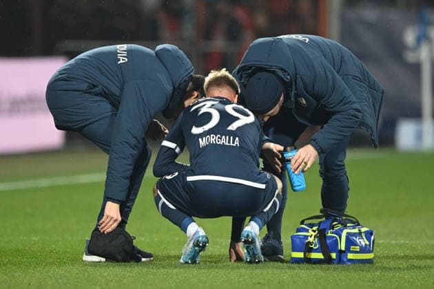 Leandro MORGALLA (BO) verletzt, Verletzung, wird behandelt, Fussball 2. Bundesliga, 23. Spieltag, matchday 23, VfL Bochum (BO) - 1. FC Nuernberg 1-1 am 20.02.2026, Vonovia Ruhrstadion Bochum Deutschland. DFL regulations prohibit any use of photographs as image sequences and or quasi-video Ã‚Â