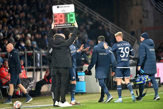 Leandro MORGALLA (BO) verletzt, Verletzung, wird ausgewechselt, Fussball 2. Bundesliga, 23. Spieltag, matchday 23, VfL Bochum (BO) - 1. FC Nuernberg 1-1 am 20.02.2026, Vonovia Ruhrstadion Bochum Deutschland. DFL regulations prohibit any use of photographs as image sequences and or quasi-video Ã‚Â