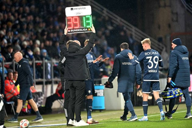 Leandro MORGALLA (BO) verletzt, Verletzung, wird ausgewechselt, Fussball 2. Bundesliga, 23. Spieltag, matchday 23, VfL Bochum (BO) - 1. FC Nuernberg 1-1 am 20.02.2026, Vonovia Ruhrstadion Bochum Deutschland. DFL regulations prohibit any use of photographs as image sequences and or quasi-video Ã‚Â