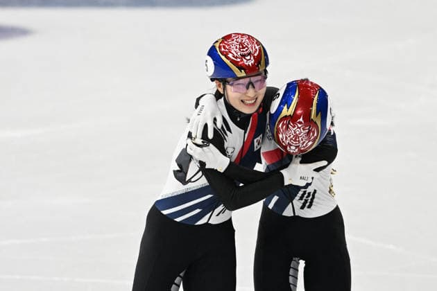GIOCHI OLIMPICI - Olimpiadi Invernali Milano-Cortina 2026 - Short Track Final A KIM Gilli and CHOI Minjeong (KOR) celebration together during Short Track, Olympic Winter games, Winterspiele,Spiele, Summer games Milano-Cortina 2026 in Milano, Italy, February 20 2026 Cortina D Ampezzo Italy  Copyright: xIPAxSport ABACAx