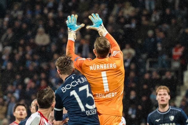Deutschland: 2. Bundesliga 2025 2026 23. Spieltag, VfL Bochum vs. 1. FC Nürnberg Freitag, 20.02.2026 Vonovia Ruhr Stadion, Nordrhein-Westfalen Jan Reichert (1. FC Nürnberg, 1) Oliver Olsen (VfL Bochum, 13)