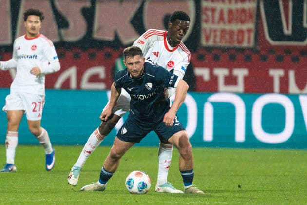 Deutschland: 2. Bundesliga 2025 2026 23. Spieltag, VfL Bochum vs. 1. FC Nürnberg Freitag, 20.02.2026 Vonovia Ruhr Stadion, Nordrhein-Westfalen Maximilian Wittek (VfL Bochum, 32) Hindolo Mustapha (1. FC Nürnberg, 22)