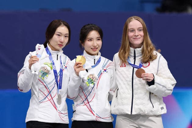 Winter Olympics - Podium of Short Track Speed skating, Eisschnelllauf Women s 1500m Silver medalist Choi Min-jeong of Team Republic of Korea, Gold medalist Kim Gil-li of Team Republic of Korea and Bronze medalist Corinne Stoddard of Team United States celebrate on the podium of the short track speed skating women s 1500m final during the Milano Cortina 2026 Winter Olympic Games, Olympische Spiele, Olympia, OS at Milano Ice Skating Arena in Milan, Italy on February 20, 2026. Photo by Alexis Jumeau ABACAPRESS.COM Milan Italy  Copyright: xJumeauxAlexis ABACAx