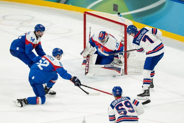 Ice hockey, Eishockey - Milano Cortina 2026 Winter Olympics: Day 14 Peter Ceresnak, Martin Marincin, Stanislav Skorvanek, Brady Tkachuk during Milano Cortina 2026 Winter Olympics Semi-final Men s Hockey USA vs Slovakia match at Milano Santagiulia Ice Hockey Arena in Milan on February 20, 2026 Milan Italy  Copyright: xFotoxOlimpikx originalFilename:jastrzebowski-icehocke260220_npIzw.jpg