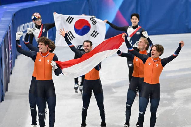 GIOCHI OLIMPICI - Olimpiadi Invernali Milano-Cortina 2026 - Short Track Short Track Speed skating, Eisschnelllauf Men s 5000m Relay Finals GOLD Netherlands CELEBRATION WITH FLAG during Short Track, Olympic Winter games, Winterspiele,Spiele, Summer games Milano-Cortina 2026 in Milano, Italy, February 20 2026 Cortina D Ampezzo Italy  Copyright: xIPAxSport ABACAx