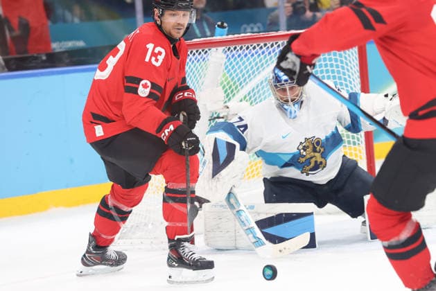 Olympics Milano Cortina 2026: Canada Vs Finland Mens Ice hockey, Eishockey Semifinals Feb 20 February 20, 2026: Juuse Saros (74) of Finland makes a save while Sam Reinhart (13) of Canada looks for a rebound during the Mens Ice Hockey Semifinal game between Canada and Finland held at Milano Santagiulia Ice Hockey Arena during the Milano Cortina 2026 Olympic Games, Olympische Spiele, Olympia, OS in Milan, Italy. MilanoCortina2026 Daniel Lea (Credit Image: Â Daniel Lea Cal Media) Milan Italy EDITORIAL USE ONLY Copyright: xx ZUMA-20260220_zma_c04_022.jpg DanielxLeax csmphotothree474676