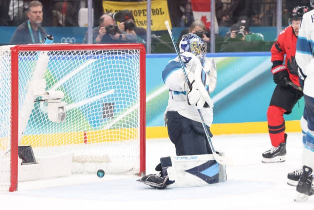 Olympics Milano Cortina 2026: Canada Vs Finland Mens Ice hockey, Eishockey Semifinals Feb 20 February 20, 2026: Shea Theodore (27) of Canada scores the game tying goal during the Mens Ice Hockey Semifinal game between Canada and Finland held at Milano Santagiulia Ice Hockey Arena during the Milano Cortina 2026 Olympic Games, Olympische Spiele, Olympia, OS in Milan, Italy. MilanoCortina2026 Daniel Lea (Credit Image: Â Daniel Lea Cal Media) Milan Italy EDITORIAL USE ONLY Copyright: xx ZUMA-20260220_zma_c04_027.jpg DanielxLeax csmphotothree474685