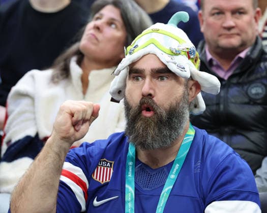 February 20, 2026, Milan, Lombardy, Italy:American ex NFL, American Football Herren, USA star fottball paler JASON KELCE, 38, was in attendance at the Team United States and Team Slovakia men s Ice hockey, Eishockey semifinal during the Milano Cortina 2026 Olympic Winter games, Winterspiele,Spiele, Summer games at Milano Santagiulia Ice Hockey Arena. Milan Italy - ZUMAm117 20260220_oly_m117_046 Copyright: xDavidxMcIntyrex