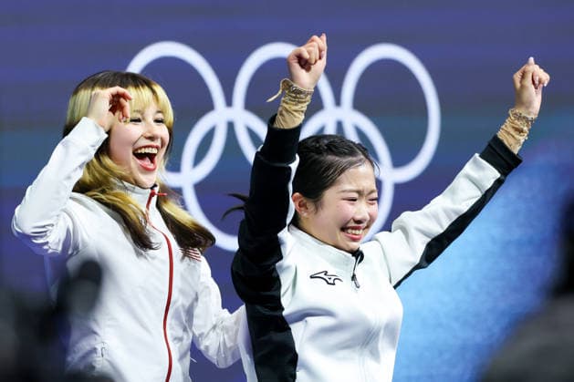 February 19, 2026, Milan, Italy: Alysa Liu of United States of America celebrates with Ami Nakai of Japan during the Figure skating, Eiskunstlauf Women Single Skating - Free Skating of the Milano Cortina 2026 Winter Olympics at Milano Ice Skating Arena. Milano Cortina 2026 Winter Olympics - Figure Skating Women Single Skating - Free Skating - 19 02 2026  - ZUMAs197 20260219_aaa_s197_789 Copyright: xFabrizioxCarabellix
