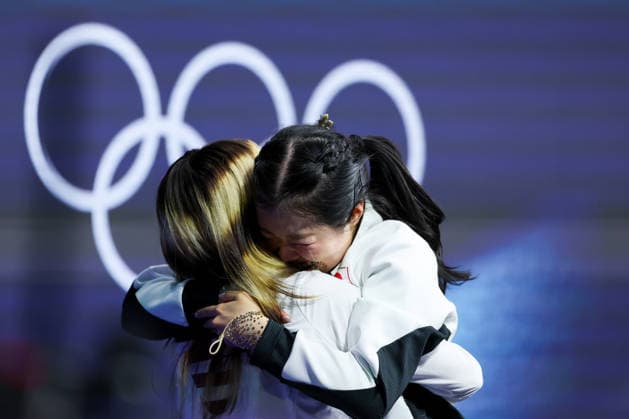 February 19, 2026, Milan, Italy: Alysa Liu of United States of America celebrates with Ami Nakai of Japan during the Figure skating, Eiskunstlauf Women Single Skating - Free Skating of the Milano Cortina 2026 Winter Olympics at Milano Ice Skating Arena. Milano Cortina 2026 Winter Olympics - Figure Skating Women Single Skating - Free Skating - 19 02 2026  - ZUMAs197 20260219_aaa_s197_794 Copyright: xFabrizioxCarabellix