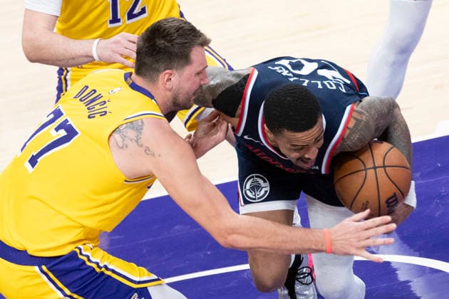 February 20, 2026, Los Angeles, California, USA: Los Angeles Clippers John Collins (20) and Los Angeles LakersÃ¢â‚¬â ¢ Luka DonÄÂiÄ¡ (77) vie for the ball during an NBA, Basketball Herren, USA basketball game at Crypto.com Arena on Friday, Feb. 20, 2026 in Los Angeles. Los Angeles USA - ZUMAc68_ 20260220_zaf_c68_021 Copyright: xRingoxChiux