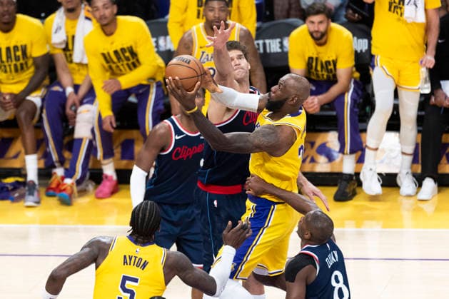 February 20, 2026, Los Angeles, California, USA: Los Angeles LakersÃ¢â‚¬â ¢ LeBron James (23) goes to the basket under pressure from Los Angeles Clippers Brook Lopez (11) during an NBA, Basketball Herren, USA basketball game at Crypto.com Arena on Friday, Feb. 20, 2026 in Los Angeles. Los Angeles USA - ZUMAc68_ 20260220_zaf_c68_044 Copyright: xRingoxChiux