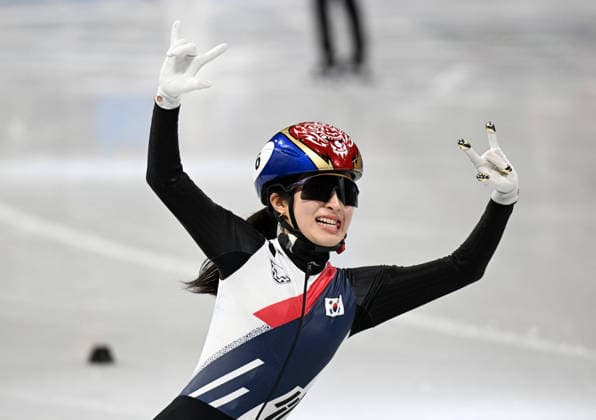 260220 -- MILAN, Feb. 20, 2026 -- Kim Gilli of South Korea celebrates after the short track Speed skating, Eisschnelllauf women s 1500m final A at the Milan-Cortina 2026 Olympic Winter games, Winterspiele,Spiele, Summer games in Milan, Italy, Feb. 20, 2026. MICO2026ITALY-MILAN-OLYMPIC WINTER GAMES-SHORT TRACK SPEED SKATING-WOMEN S 1500M-FINALS ChengxMin  (MICO2026)ITALY-MILAN-OLYMPIC WINTER GAMES-SHORT TRACK SPEED SKATING-WOMEN S 1500M-FINALS IMAGO ChengxMin  imago images 0848226762