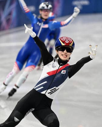 260220 -- MILAN, Feb. 20, 2026 -- Kim Gilli front of South Korea celebrates after the short track Speed skating, Eisschnelllauf women s 1500m final A at the Milan-Cortina 2026 Olympic Winter games, Winterspiele,Spiele, Summer games in Milan, Italy, Feb. 20, 2026. MICO2026ITALY-MILAN-OLYMPIC WINTER GAMES-SHORT TRACK SPEED SKATING-WOMEN S 1500M-FINALS ChengxMin  (MICO2026)ITALY-MILAN-OLYMPIC WINTER GAMES-SHORT TRACK SPEED SKATING-WOMEN S 1500M-FINALS IMAGO ChengxMin  imago images 0848226769