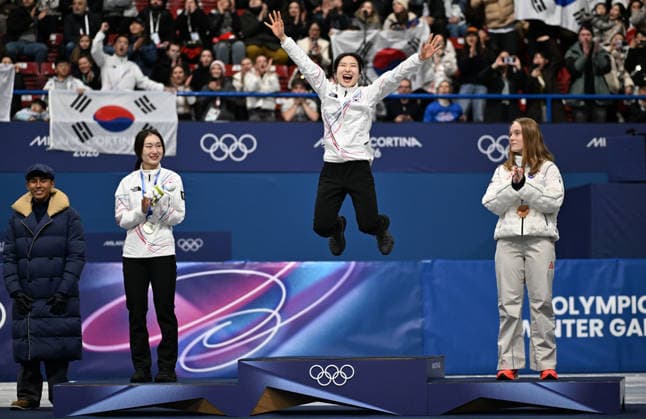 (260221) -- MILAN, Feb. 21, 2026 -- Gold medallist Kim Gilli (C) of South Korea celebrates after winning the short track Speed skating, Eisschnelllauf women s 1500m final A at the Milan-Cortina 2026 Olympic Winter games, Winterspiele,Spiele, Summer games in Milan, Italy, Feb. 20, 2026. ) (MICO2026)ITALY-MILAN-OLYMPIC WINTER GAMES-SHORT TRACK SPEED SKATING-WOMEN S 1500M-FINALS ChengxMin 